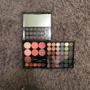 Saks Deluxe Blockbuster Palette